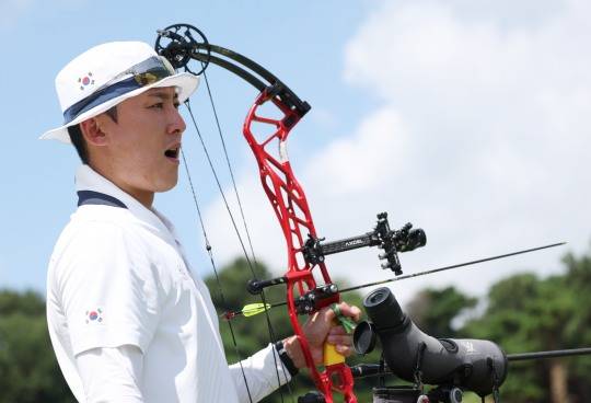 과녁 바라보는 김종호. 사진[연합뉴스]