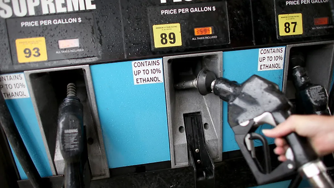미국 주유소에서 에탄올 10%가 함유된 휘발유를 파는 모습. <USA투데이>