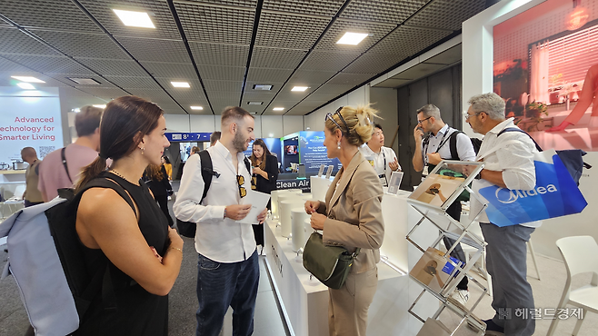 미닉스가 5일(현지시간) 독일 베를린에서 열린 IFA 2025에서 음식물 쓰레기 처리기 신제품 3리터 ‘더 플렌더 프로’를 선보였다. 베를린=박지영 기자.