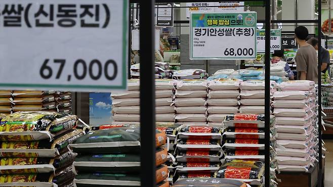 서울 한 대형마트 쌀 판매 매장 모습.[연합]