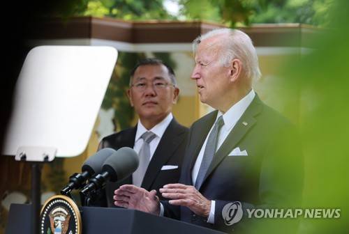 조 바이든 전 미국 대통령이 지난 2022년 5월 방한 숙소인 서울 용산구 그랜드 하얏트 호텔에서 열린 정의선 현대차그룹 회장과의 면담 자리에서 연설을 하고 있다. [연합뉴스 자료사진]