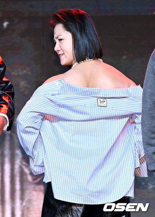 [OSEN=이대선 기자] 14일 오전 서울 동대문 브이스페이스에서 넷플릭스 예능 ‘코미디 리벤지’ 제작발표회가 열렸다.‘코미디 리벤지​’는 ‘코미디 로얄’ 우승팀 이경규팀이 판을 깔고 K-코미디 대표주자들이 각잡고 웃음 터뜨리는 코미디 컴피티션이다.코미디언 박나래가 포토타임을 가지고 있다. 2024.10.14 /sunday@osen.co.kr