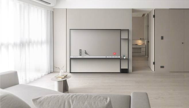 5일(현지시간) 독일 베를린에서 열린&nbsp;IFA 2025 이노베이션 어워드에서 최고상인 ‘베스트 오브 IFA(Best of IFA)’로 뽑힌 LG 시그니처 올레드 T. 올레드의 압도적인 화질, 투명 스크린의 차별화된 영상 경험, 공간을 더욱 깔끔하게 연출하는 무선 전송 솔루션 등 현존하는 가장 진화한 TV 기술을 집약한 세계 최초의 무선·투명 TV다. LG전자 제공