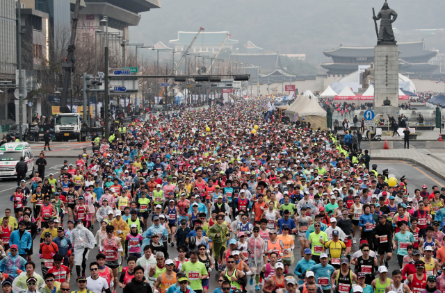 2019 서울국제 마라톤 겸 제90회 동아마라톤. 뉴스1