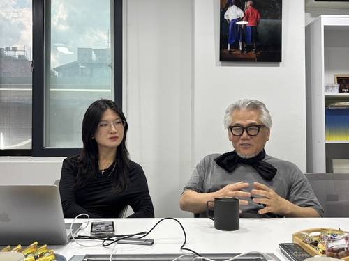 5일 연합뉴스와 인터뷰하는 황현모 총감독(오른쪽)과 윤기묘 수석 연출 [촬영 임경빈 인턴기자]