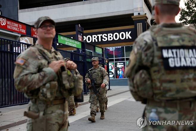 워싱턴DC 순찰 중인 주방위군 [로이터=연합뉴스 자료사진. 재판매 및 DB 금지]