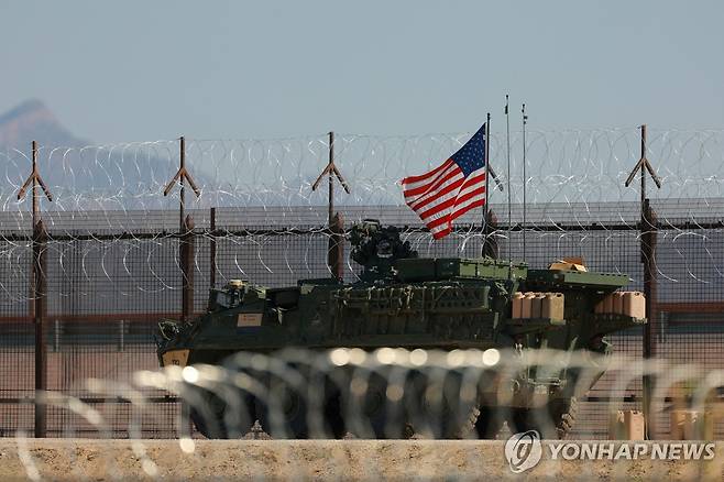 국경지역 순찰하는 미군 스트라이커 장갑차 [로이터=연합뉴스 자료사진. 재판매 및 DB 금지]