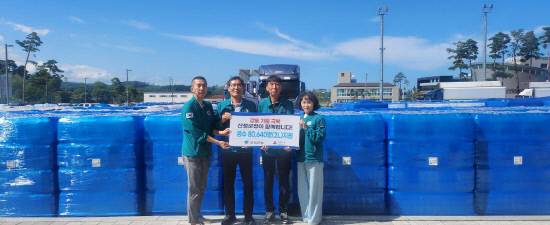 산청군, 강릉시에 생수 기탁