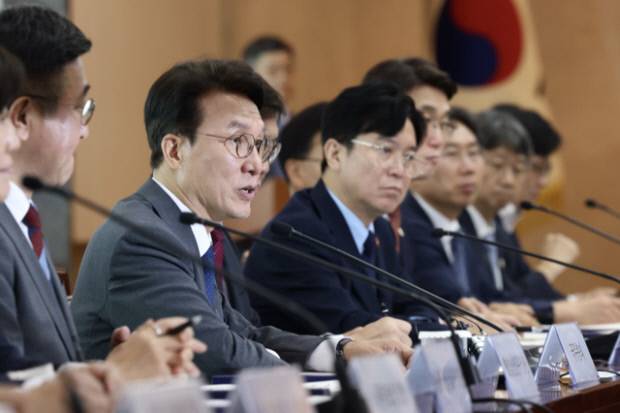 김민석 국무총리가 지난 5일 정부서울청사에서 APEC 준비 점검회의를 주재하고 있다. 경북도 제공