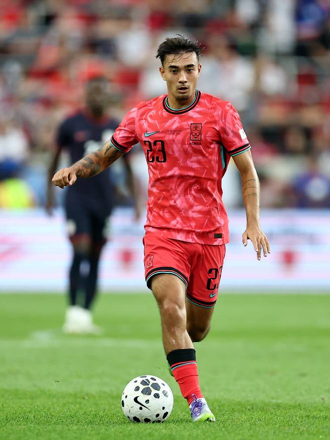 7일(한국시간) 미국 뉴저지주 해리슨 스포츠일러스트레이티드 스타디움에서 열린 한국 대 미국 친선경기에서 대표팀에 첫 발탁된 옌스 카스트로프가 드리블 돌파를 하고 있다. 사진=연합뉴스