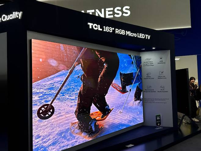 중국 TCL이 IFA 2025에서 전시한 163형 ‘RGB 마이크로 LED’ TV.(사진=공지유 기자)