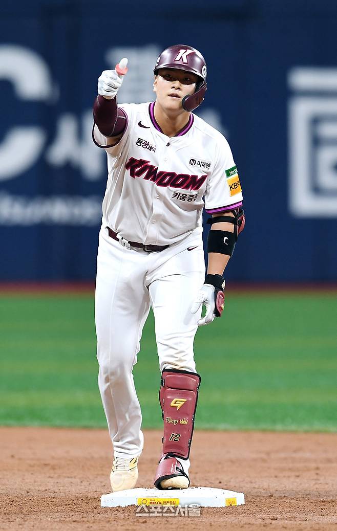 키움 김건희가 18일 서울 고척스카이돔에서 열린 2025 KBO리그 SSG와 경기2회말 1사 SSG 선발 김건우를 상대로 2루타를 치고 세리머니를 하고 있다. 고척 | 박진업 기자 upandup@sportsseoul.com