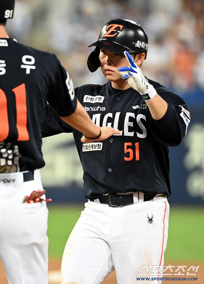 6일 대구 삼성라이온즈파크에서 열린 한화와 삼성의 경기, 8회초 2사 1,3루 한화 문현빈이 1타점 적시타를 치고 기뻐하고 있다. 대구=허상욱 기자wook@sportschosun.com/2025.09.06/