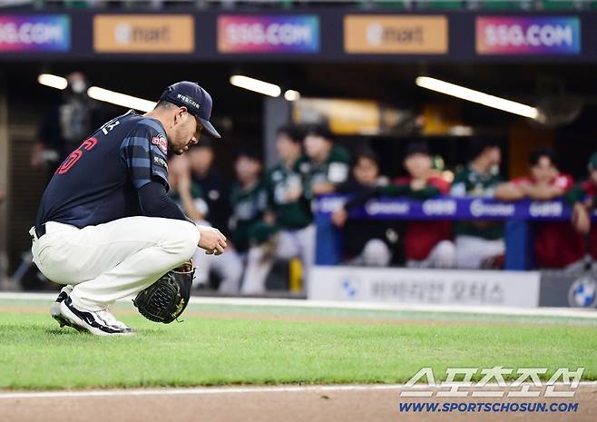 2회말 선제 투런홈런을 허용한 롯데 벨라스케즈.