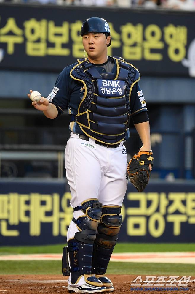 14일 잠실구장에서 열린 두산 베어스와 NC 다이노스의 경기. NC 김형준이 숨을 고르고 있다. 잠실=박재만 기자 pjm@sportschosun.com/2025.08.14/