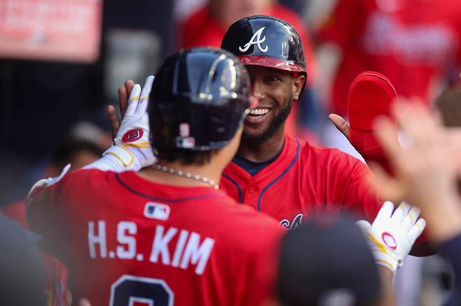 애틀랜타 브레이브스 김하성이 동료이자 절친한 친구 주릭슨 프로파(정면)와 기쁨을 나누고 있다. Imagn Images연합뉴스
