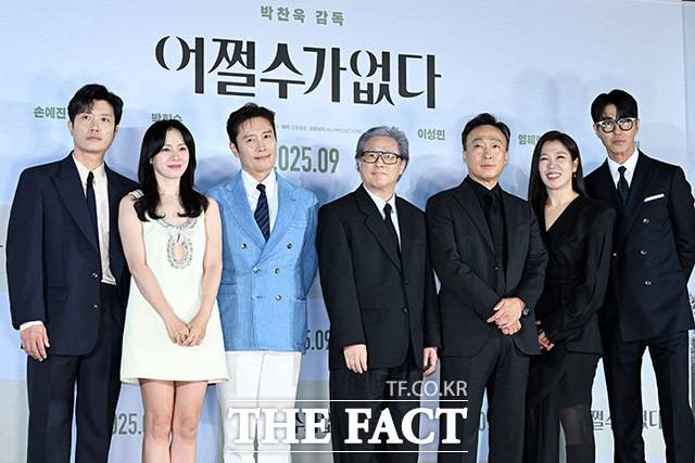 배우 박희순과 손예진, 이병헌, 박찬욱 감독, 이성민, 염혜란, 차승원(왼쪽부터)이 뭉친 한국 영화 '어쩔수가없다'가 제82회 베니스국제영화제 무관에 그치며 아쉬움을 남겼다. /남용희 기자