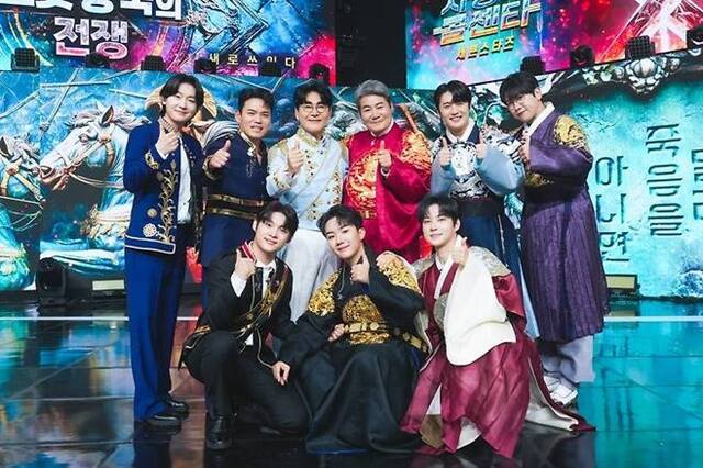 TV CHOSUN '사랑의 콜센타-세븐스타즈'(이하 사콜 세븐) '트롯 왕국의 전쟁' 특집에서는 진성이 조항조와 '트롯 제왕' '트롯 황제'로 각각 팀을 이끄는 자존심 대결을 벌였다. /TV조선 '사랑의 콜센타'