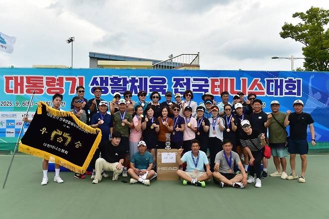 2부에서 우승한 전라남도 선수단