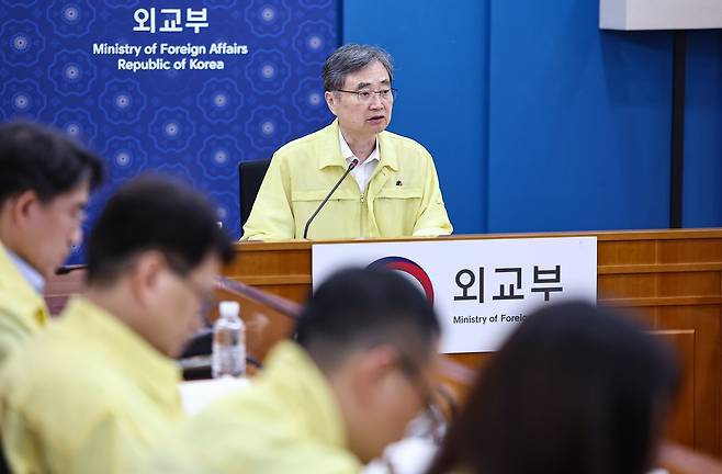 조현 외교부 장관이 6일 서울 종로구 외교부에서 열린 재외국민보호대책본부 본부-공관 합동 대책회의에서 모두발언을 하고 있다. 이날 회의는 미국 조지아주 한국 배터리 공장 건설 현장에서 대대적인 이민 단속으로 한국인이 300명 넘게 체포되는 사태가 벌어진 것과 관련 대책 논의를 위해 열렸다. 2025.9.6/뉴스1
