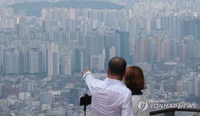 서울 남산에서 바라본 시내 모습. [연합뉴스]