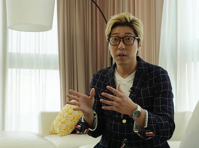 1인 미디어 창작자 ‘대도서관’이 2017년 9월19일 경기 성남시 자택에서 경향신문과 인터뷰하고 있다. 경향신문 자료사진