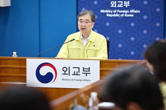 Minister of Foreign Affairs Cho Hyun delivers opening remarks at the ministry in central Seoul on Saturday during a joint task force meeting on responses after hundreds of Koreans were detained in a U.S. immigration raid at a Hyundai Motor-LG Energy Solutions battery plant construction site in Georgia. [NEWS1]