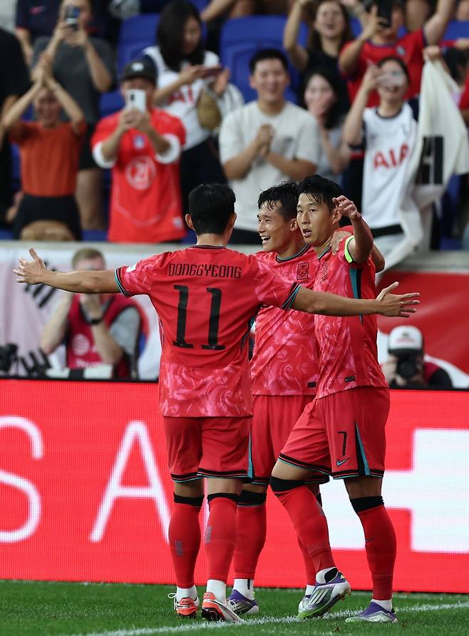 6일(현지시간) 미국 뉴저지주 해리슨 스포츠일러스트레이티드 스타디움에서 열린 한국 대 미국 친선경기에서 한국 손흥민이 골을 넣은 후 기뻐하고 있다. 연합뉴스