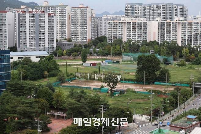정부가 1800가구 주택 공급 용지로 발표한 서울 도봉구 성균관대야구장 전경. 한주형 기자
