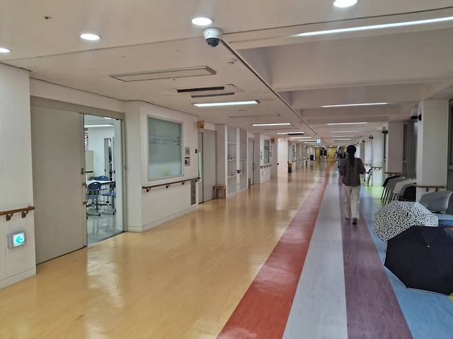 4일 방문한 서울 서진학교의 복도는 일반학교보다 넓었다. 휠체어도 지나가야 하고 아이들도 협소한 공간에 민감하기 때문이다./사진=정인지 기자