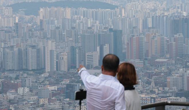 서울 남산에서 바라본 시내 모습. [연합]