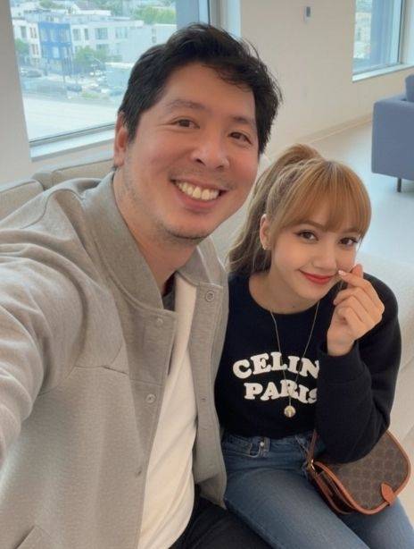 미국 트레이딩 앱 ‘애프터아워’의 창업자 케빈 쉬우(왼쪽)가 블랭핑크 멤버 리사. 사진은 AI로 생성한 이미지 [SNS 캡처]