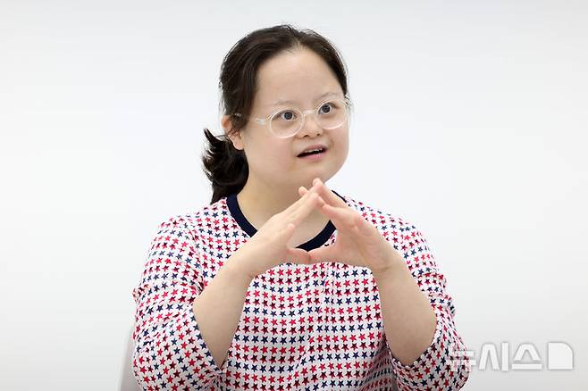 [서울=뉴시스] 박진희 기자 = 연극 '젤리피쉬' 배우 백지윤이 지난 1일 서울 중구 국립극단에서 인터뷰 하고 있다. 2025.09.07. pak7130@newsis.com