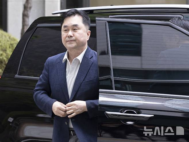 [서울=뉴시스] 김근수 기자 = 김종민 무소속 의원이 7일 서울 서초구 서울고등법원에 마련된 내란 특검팀 (특별검사 조은석) 사무실에 참고인 자격으로 출석하고 있다. 2025.09.07. ks@newsis.com