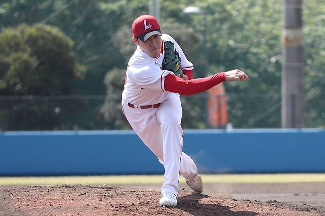 ▲ 리그에서 가장 낮은 곳에서 공을 던지던 박종훈은 스리쿼터형 투구폼을 연마해 실전에서 병행하고 있다 ⓒSSG랜더스