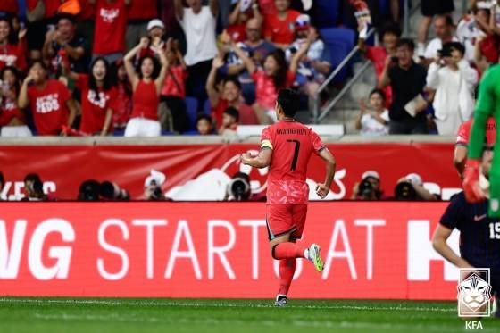 손흥민(7번)이 7일 오전 6시(한국시간) 미국 뉴저지의 스포츠일러스트레이티드 스타디움에서 열린 미국과 A매치에서 선제골을 넣고 달려가고 있다. /사진=대한축구협회(KFA) 제공