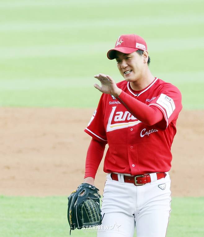 [한번에쓱]이숭용 감독 축하 '박해민 삼진잡으려 2000K 완성' 김광현