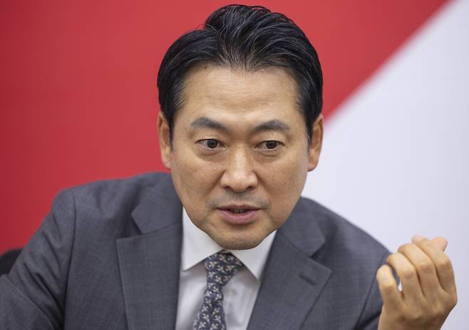 연합뉴스와 인터뷰하는 국민의힘 장동혁 대표     (서울=연합뉴스) 황광모 기자 = 국민의힘 장동혁 대표가 지난 5일 국회 내 대표실에서 연합뉴스와 가진 인터뷰에서 향후 정국 전망과 당 운영 방안에 대해 말하고 있다. 2025.9.7
    hkmpooh@yna.co.kr