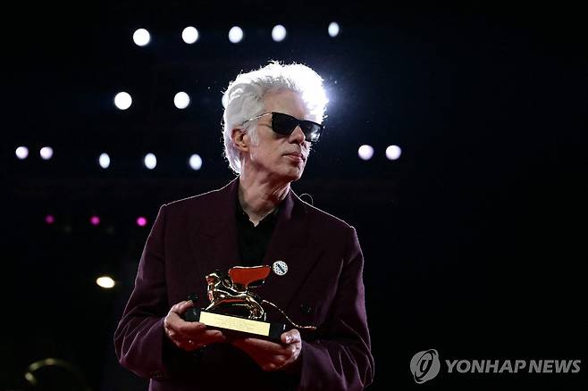 제82회 베네치아국제영화제 황금사자상 받은 짐 자무시 감독 [AFP=연합뉴스 자료사진]