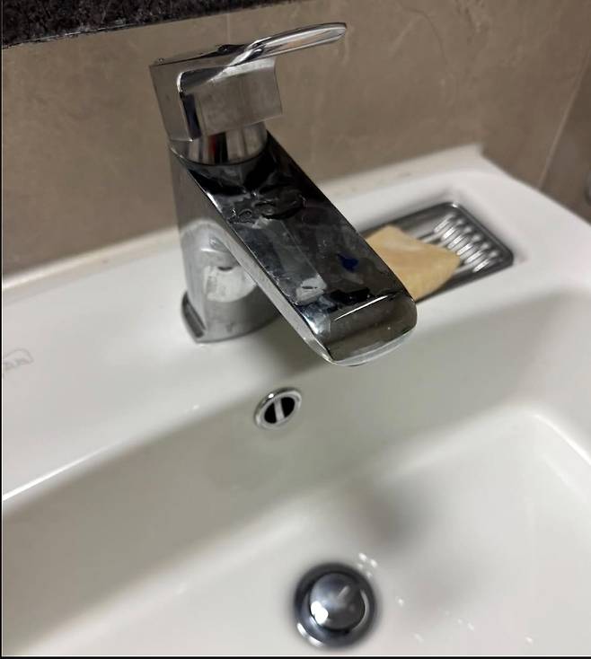 틀어도 물 나오지 않는 세면대 [소셜 미디어 캡처]