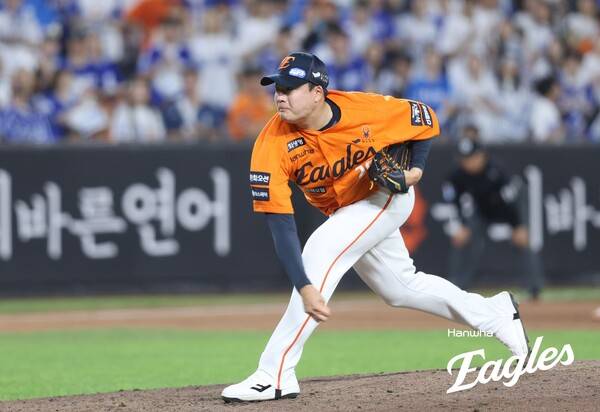 한화 한승혁이 역동적으로 공을 뿌리고 있다. 사진 | 한화이글스