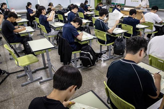 2026학년도 대학수학능력시험 9월 모의평가 시행일인 지난 3일 서울 광진구 광남고등학교에서 학생들이 시험을 준비하고 있다. (사진=공동취재단)