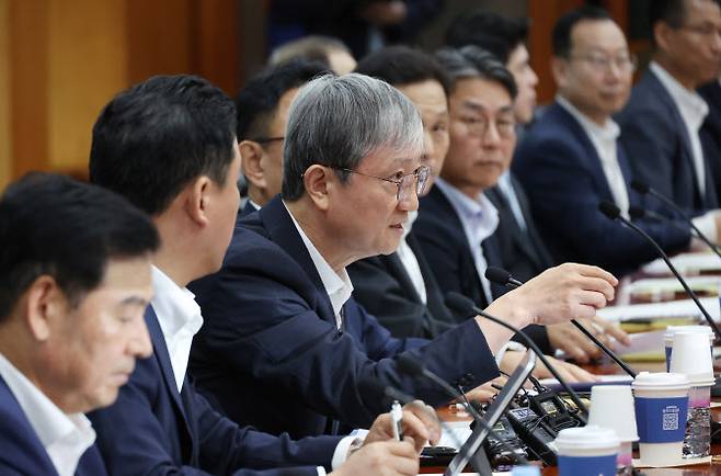 이찬진 금융감독원장이 8일 여의도 한국금융투자협회에서 열린 금감원-금융투자회사 CEO 간담회에서 발언을 하고 있다. (사진=연합뉴스)