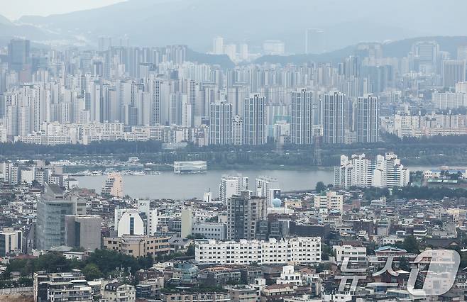 사진은 서울 남산타워에서 바라본 아파트 단지 모습. /뉴스1 ⓒ News1 김민지 기자