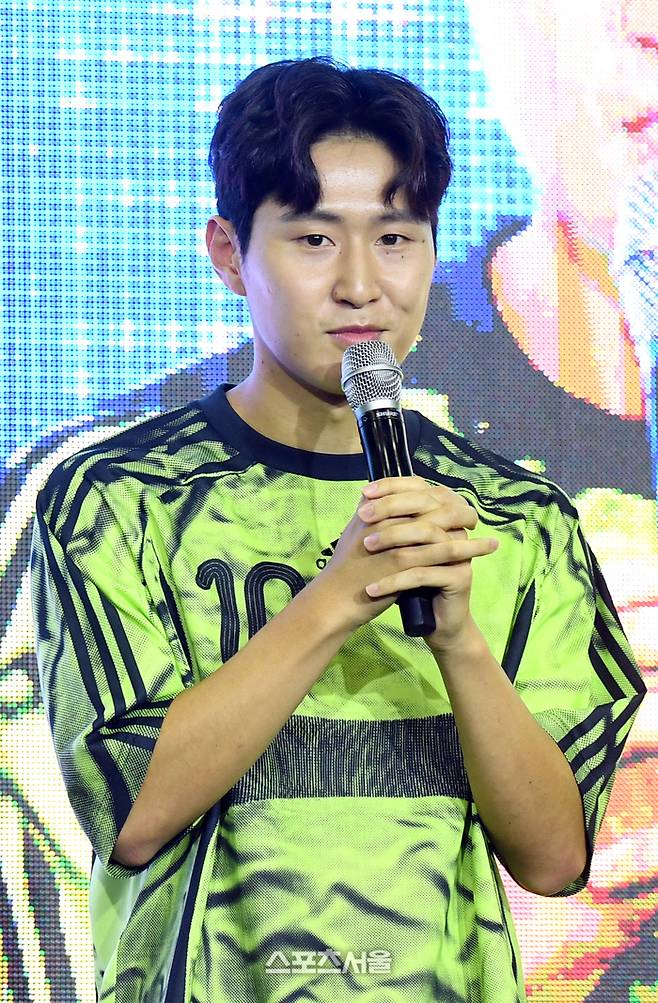 이강인(파리 생제르맹)이 2일 서울 용산구 아이파크몰 리빙파크에서 열린 아이다스 F50 ‘레디언트 블레이즈’ 발매 기념 ‘KANGIN MADE ME DO IT’ 이벤트에서 인사말을 하고 있다. 2025. 8. 2.  박진업 기자 upandup@sportsseoul.com