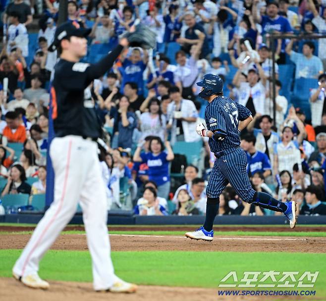 7일 대구 삼성라이온즈파크에서 열린 한화와 삼성의 경기, 6회말 무사 1루 삼성 강민호가 좌월 2점홈런을 치고 베이스를 돌고 있다. 강민호의 개인 통산 350호 홈런이다. 대구=허상욱 기자wook@sportschosun.com/2025.09.07/