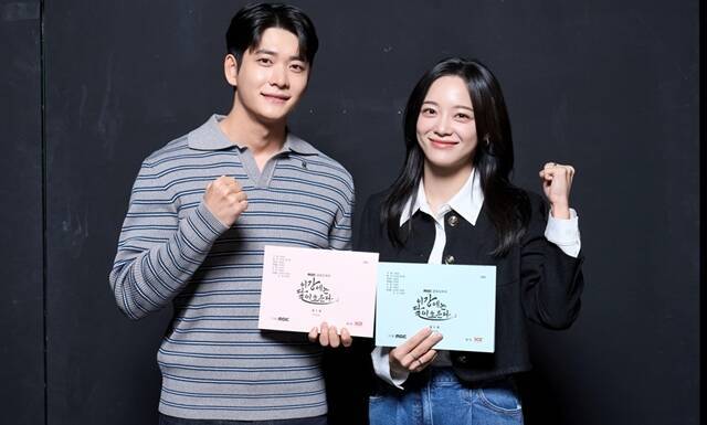 배우 강태오(왼쪽)와 김세정이 MBC 새 금토드라마 '이강에는 달이 흐른다'에 출연한다. /MBC