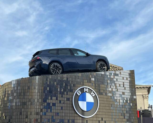 BMW 뉴 iX3 전시