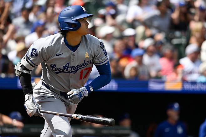 LA 다저스 오타니 쇼헤이가 8일(한국 시각) 미국 메릴랜드주 볼티모어 캠든야즈 오리올파크에서 열린 MLB 원정경기 1회 홈런을 터뜨리고 있다. /Tommy Gilligan-Imagn Images 연합뉴스