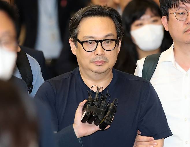 유병언 전 세모그룹 회장의 차남 유혁기 씨가 2023년 8월 4일 오전 인천국제공항을 통해 송환되고 있다. /뉴스1